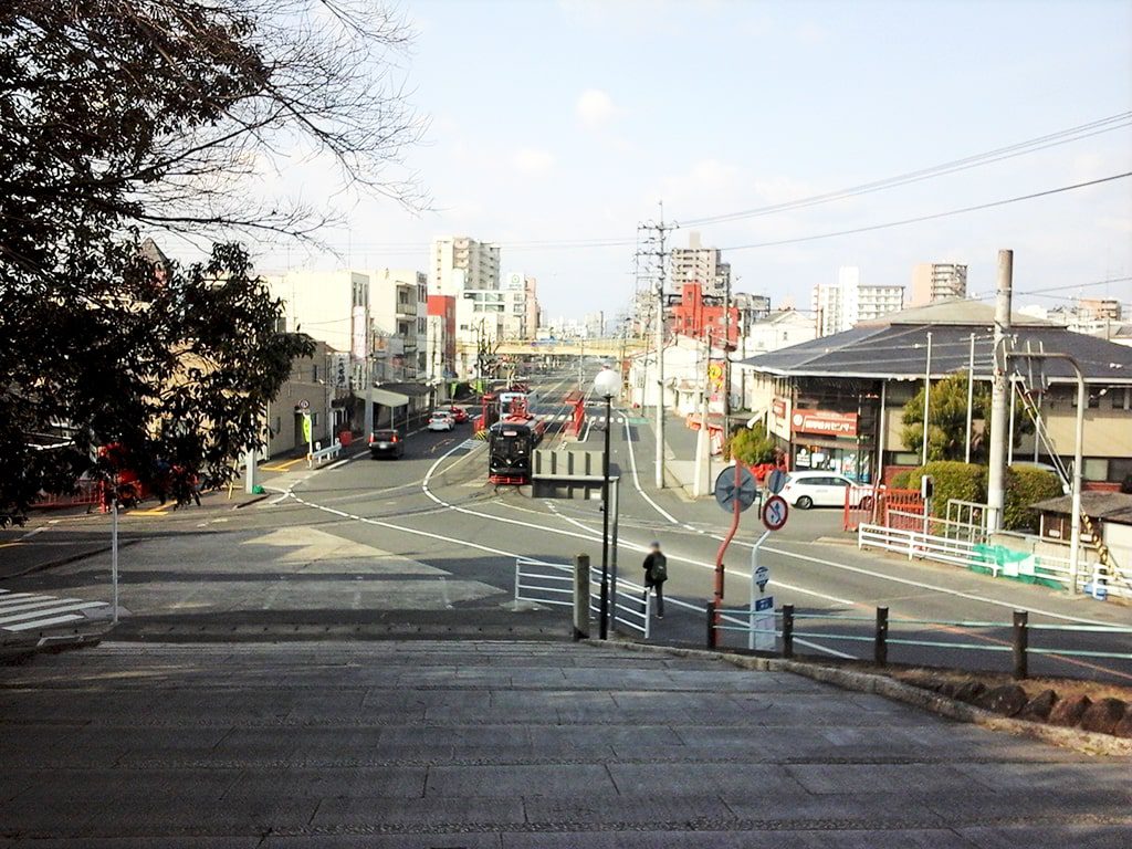 路面電車が走る町の風景