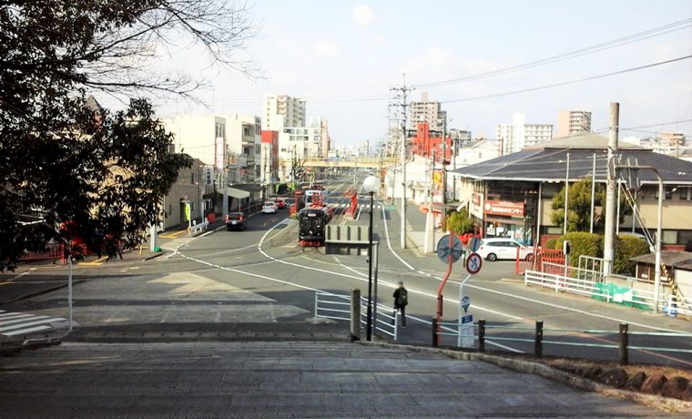 路面電車が走る町の風景