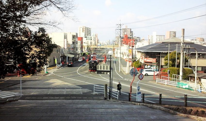 路面電車が走る町の風景