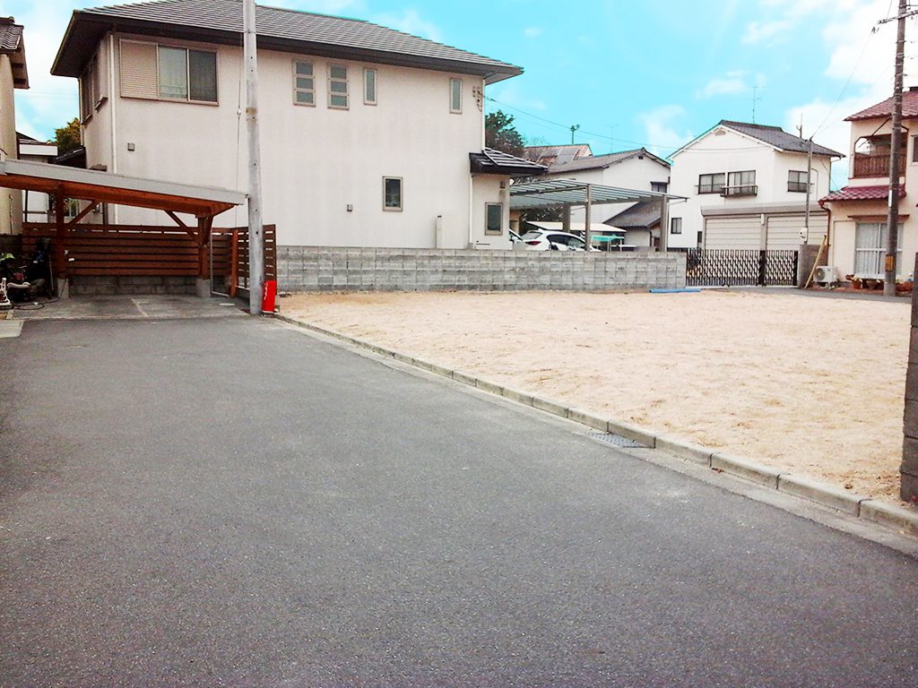 2区画の分譲地を東側から