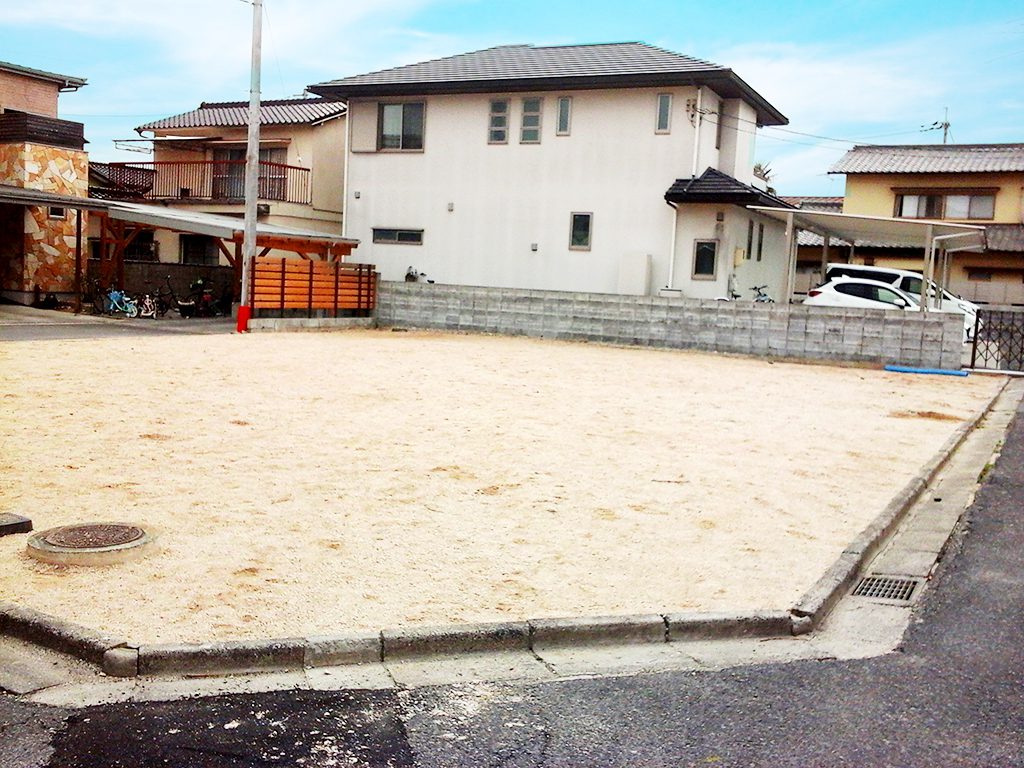 2区画の分譲地を西側から