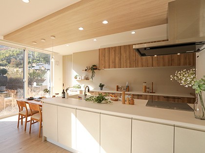下がり天井のキッチンがある家 | 倉敷市粒江注文住宅