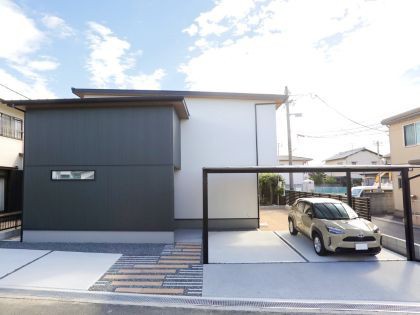 ダークグリーンの外壁が魅力的な家 ｜ 岡山市中区平井注文住宅