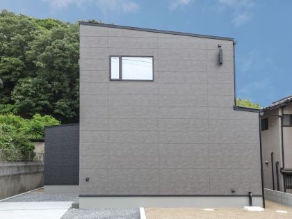 生活空間にこだわったグレートーンの家