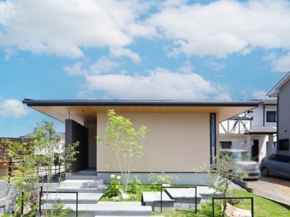 シンプルで暮らしやすい、現代的な平屋の家