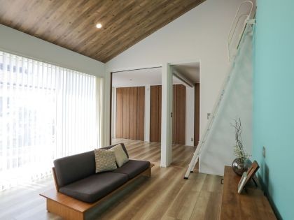 ブルーが映えるアメリカンテイストの家