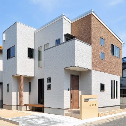 アクセントタイル貼りの家