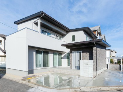 ホワイトモダンの家