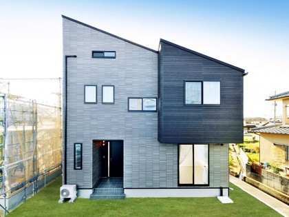 照明と収納にこだわった2世帯の家