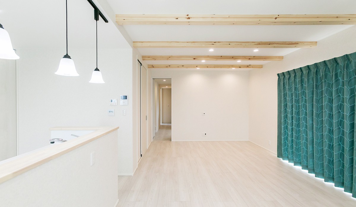 2階建てと平屋が融合された家