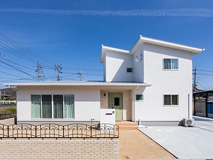 2階建てと平屋が融合された家