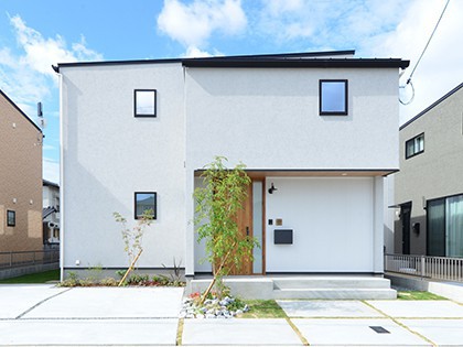 塗り壁とガルバの外壁が映える家 ｜ 倉敷市水江注文住宅