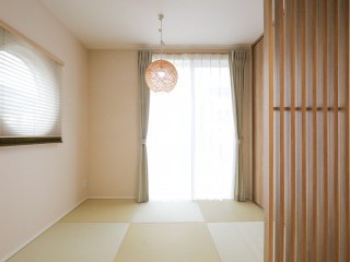 丸窓のある和室