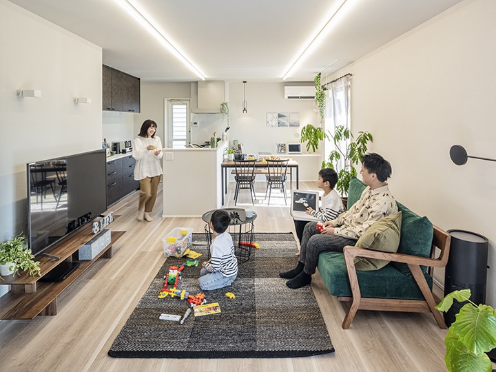 LDK＋和室で広々20帖！キッチンからご家族の様子が見えるので、安心してお料理が出来ます。家族団らんにぴったりの過ごしやすいリビングです。