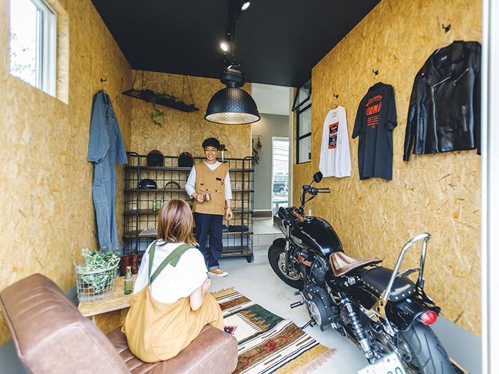 ビルトインガレージはバイクいじりやDIYなど、使い方は無限大。 「やりたい！」を叶えてくれる場所です。