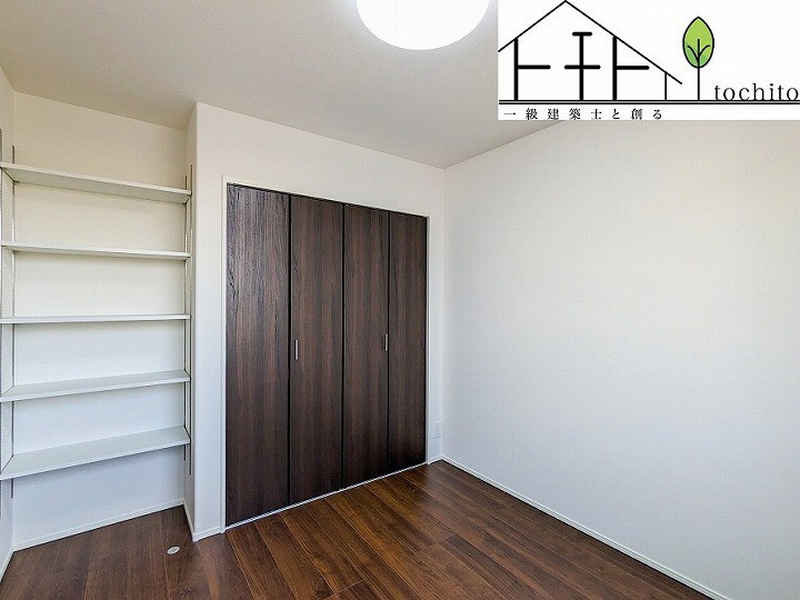 いつもご家族の気配を感じられる開放感溢れる大空間。
木のやさしい風合いや香りは癒しを与えます。