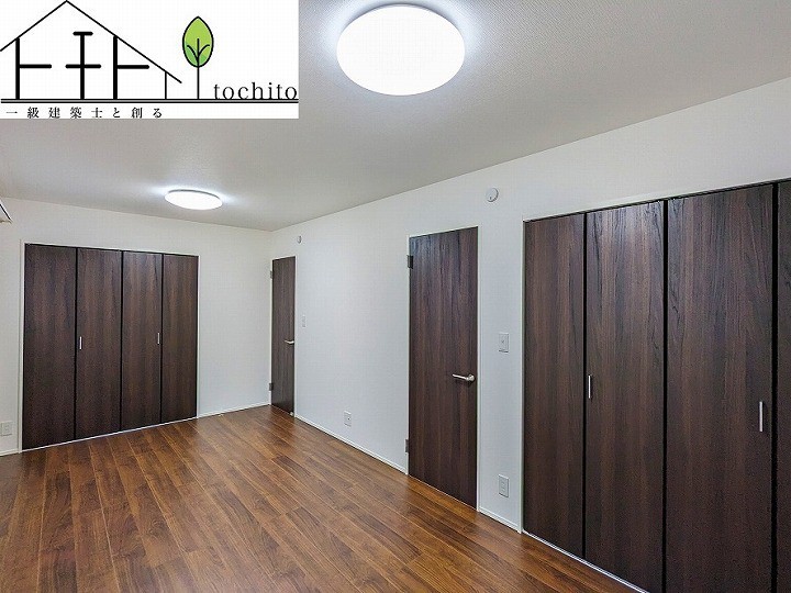 2階洋室は間仕切り可能。
お子様の成長やライフスタイルの変化に合わせて空間を自由にアレンジする事が出来ます。