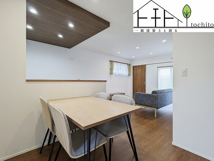 ダイニングをキッチンと一直線に配置しているので、食事の支度や後片付けをスムーズに行う事ができますね。