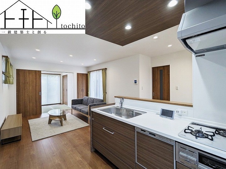 柔らかな雰囲気が魅力的な対面式キッチンはすっきり広々感じられる空間に。
キッチンを中心とした家族団らんの時間が生まれます。