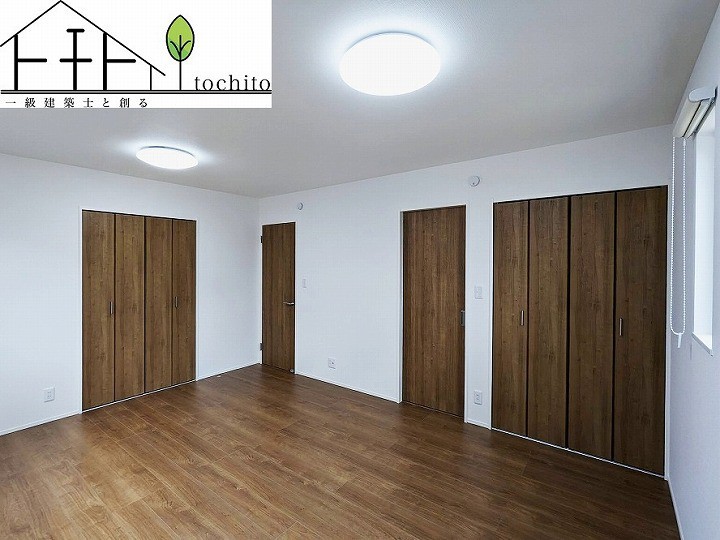 2階洋室は間仕切り可能。
お子様の成長やライフスタイルの変化に合わせて空間を自由にレイアウトする事が出来ます。