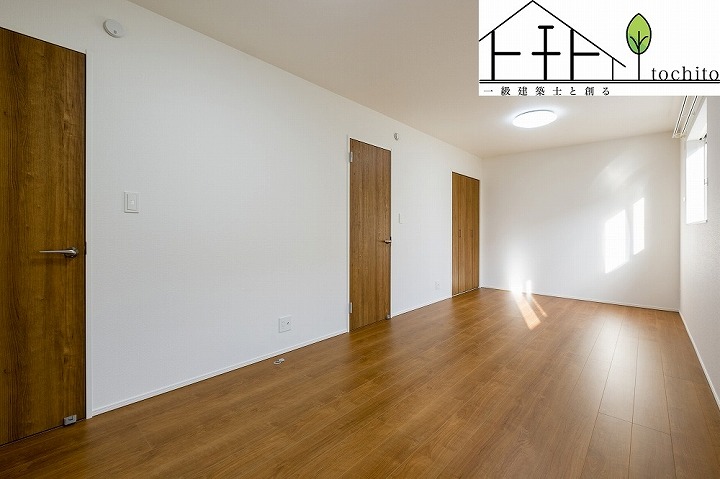 3階洋室は間仕切り可能。
お子様の成長やライフスタイルの変化に合わせて空間を自由にレイアウトする事が出来ます。