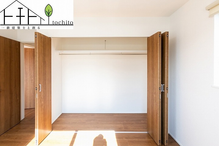 全室収納あり。それぞれの部屋にスペースがあるのでプライベートな荷物でも身近に置くことが出来ます。