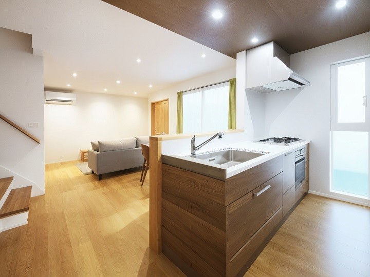 柔らかな雰囲気が魅力的な対面式キッチンはすっきり広々感じられる空間に。
キッチンを中心とした家族団らんの時間が生まれます。