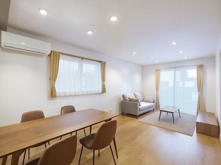 ダイニングはキッチンと一直線に配置する事で、食事の支度や後片付けもスムーズに行う事が出来ますね♪