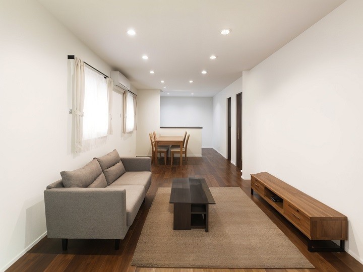 開放感たっぷりのリビングは、広々した空間でご家族や友人との楽しいひとときを演出します。
ご家族との時間を大切にする、心安らぐ場所に。