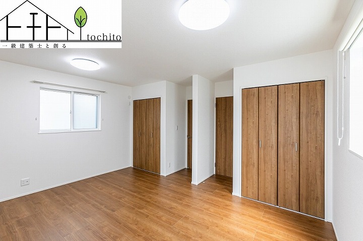 2階洋室は間仕切り可能。
お子様の成長やライフスタイルの変化に合わせて空間を自由にアレンジする事が出来ます。