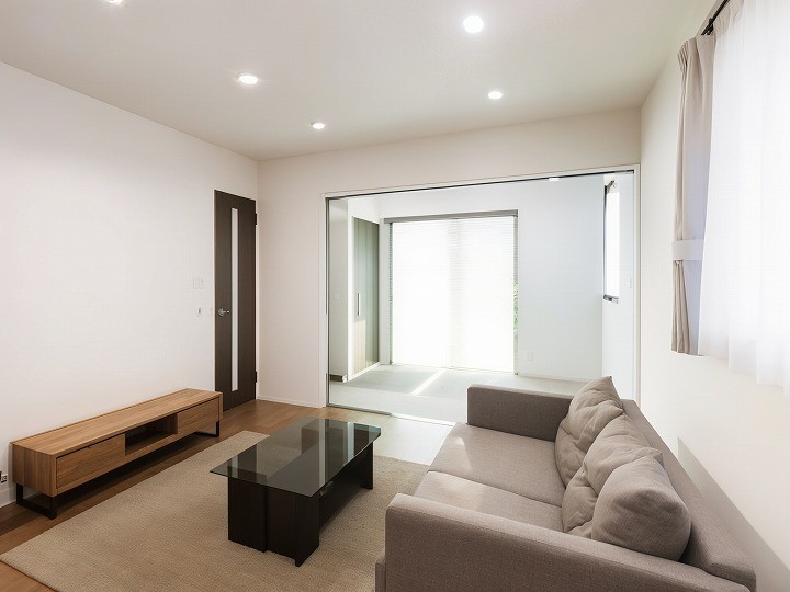 LDK横には、来客時にも安心な和室を設置。
お子様のお昼寝スペースとしても大活躍。