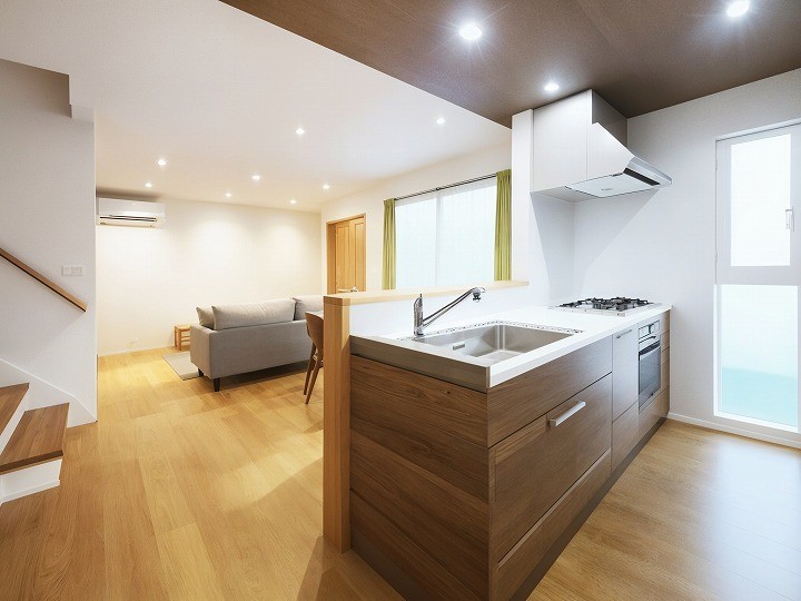 作る、食べる、片付ける。
日常をもっと楽しくにぎやかに。
ご家族の顔が見えるキッチンはコミュニケーションが取れる大切な場所。