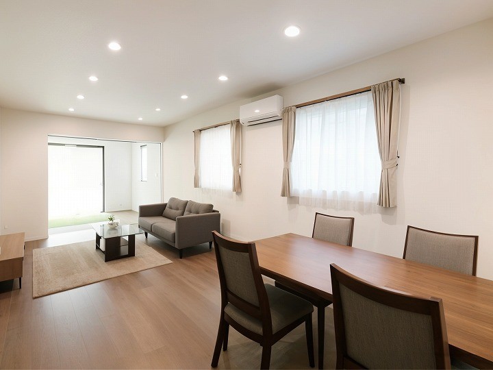 ソファでくつろいだり、キッチンで家事をしていても会話を交わしやすいコミュニケーション空間となっています。