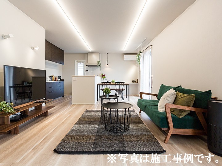 太陽光発電＋蓄電池で電気を賢く自家消費し、月々の光熱費をしっかり削減できる住まい。家計にも環境にもやさしい暮らしを実現。